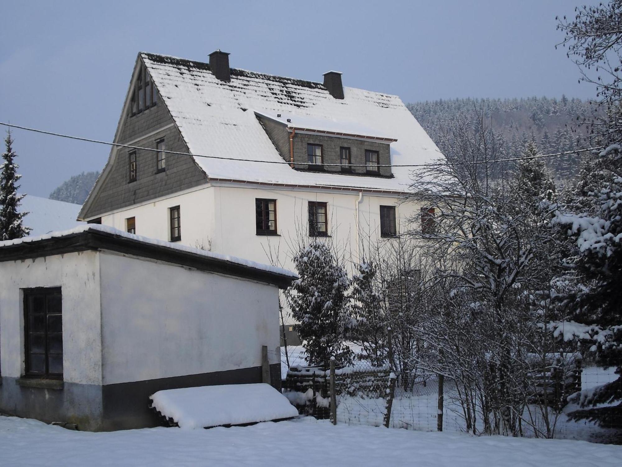 Cosy Apartment In Menkhausen Near The Ski Area Schmallenberg Exterior photo